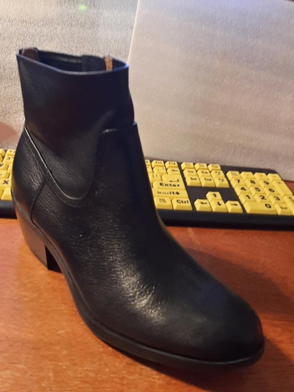 NEW TAG ! Sofft WMN Leather Zipper Ankle & Booties Boot Block Heel Black Sz 9.5